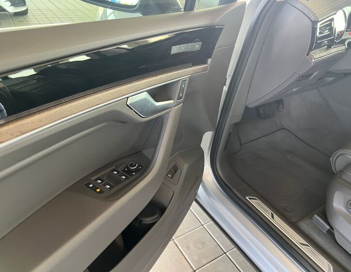 Volkswagen Touareg 11