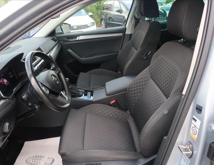 Škoda Superb 12