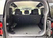 Land Rover Defender 6