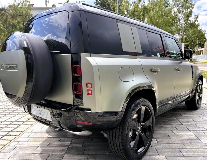 Land Rover Defender 8