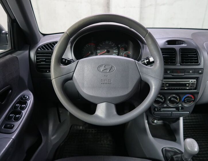 Hyundai Accent 15