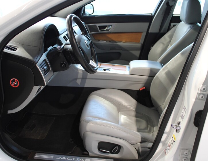 Jaguar XF 7