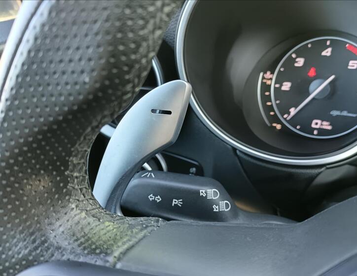 Alfa Romeo Stelvio 32