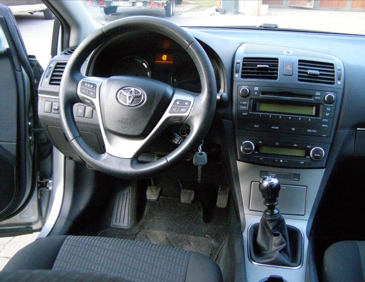 Toyota Avensis 19