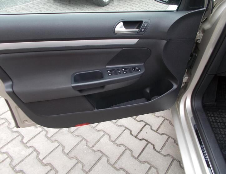 Volkswagen Golf 24