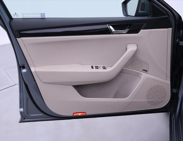 Škoda Superb 12