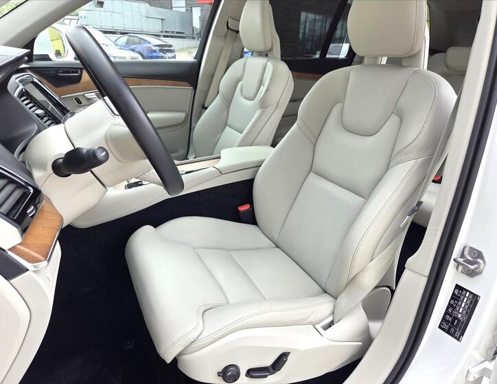 Volvo XC90 8