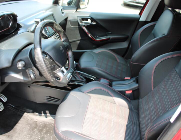 Peugeot 2008 9