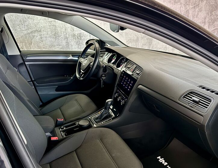 Volkswagen Golf 12