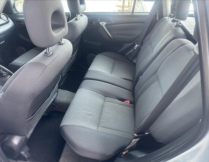Toyota RAV4 13