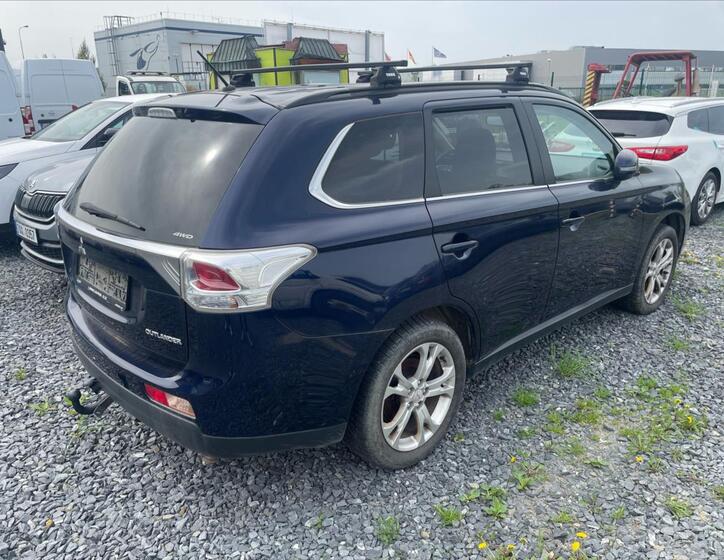 Mitsubishi Outlander 6