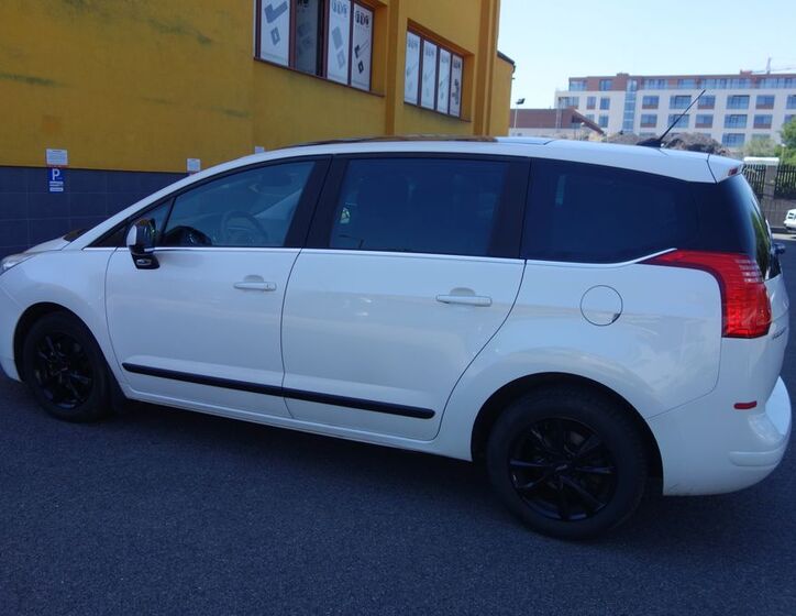 Peugeot 5008 12