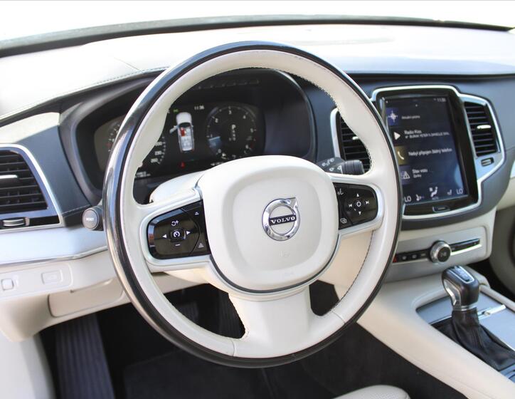 Volvo XC90 17