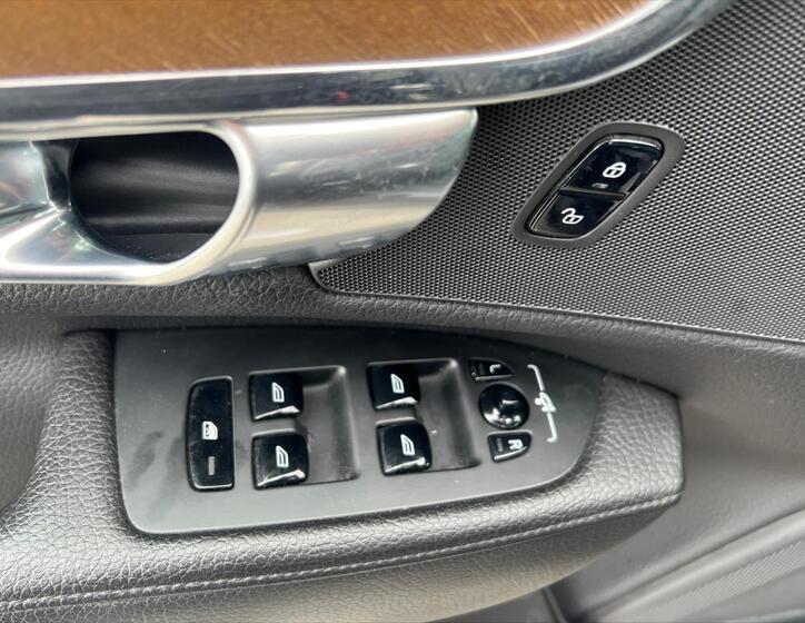 Volvo S90 11