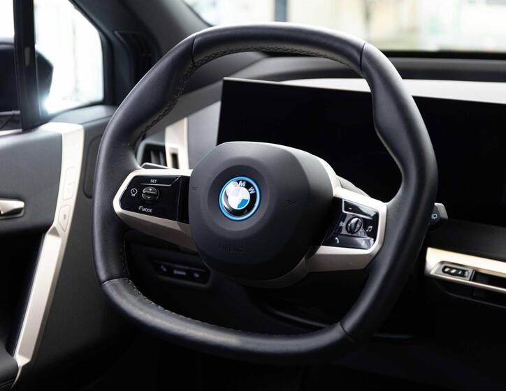 BMW iX 14