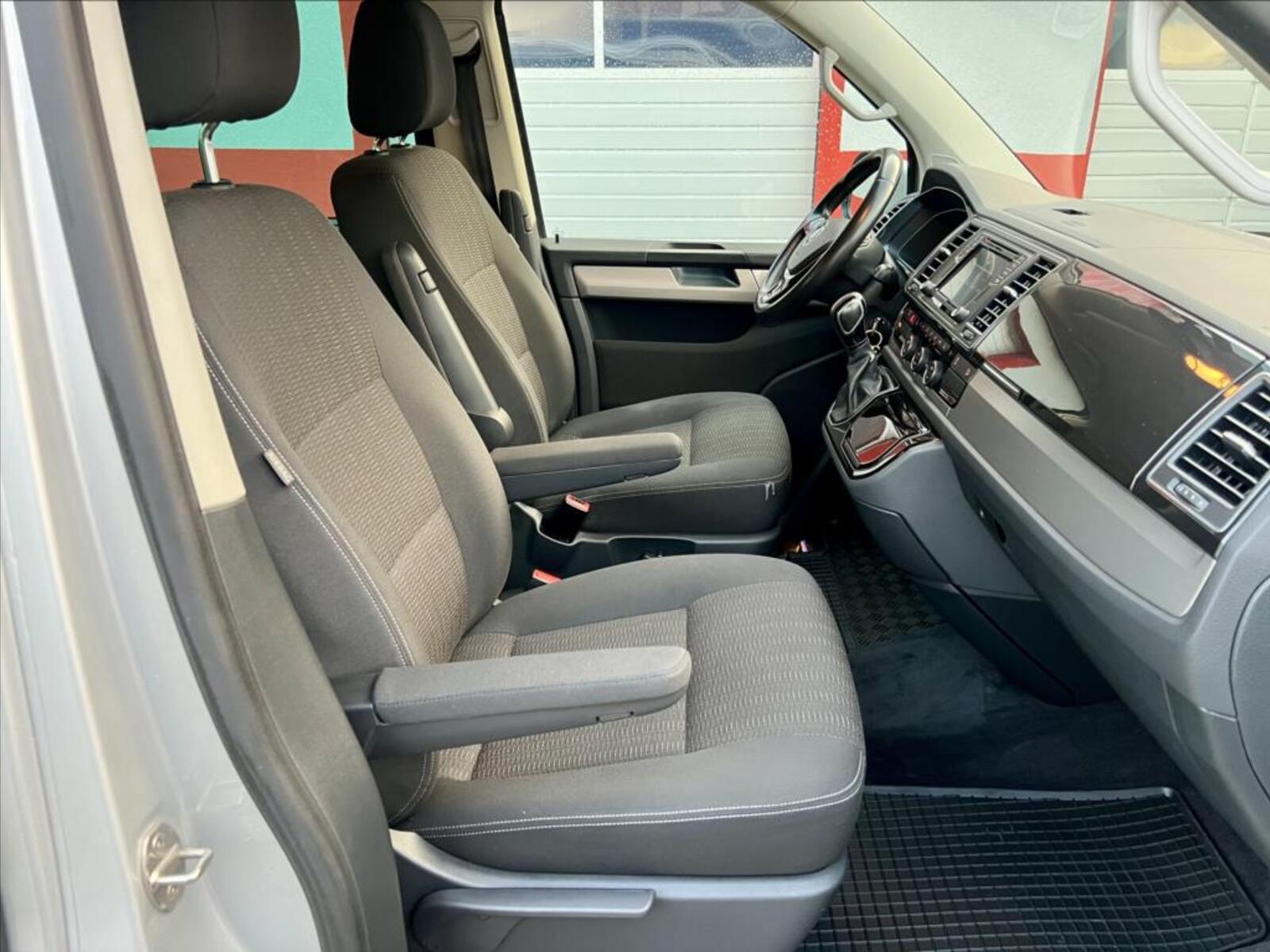 Volkswagen Multivan 19