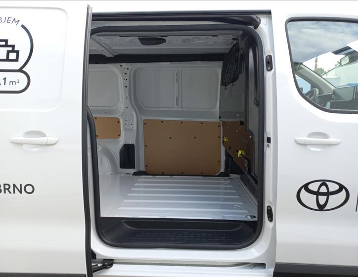 Toyota ProAce 9