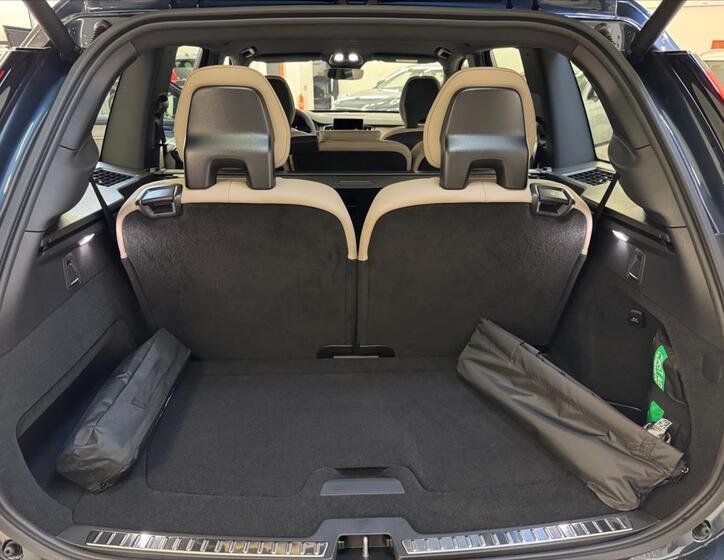 Volvo XC90 13