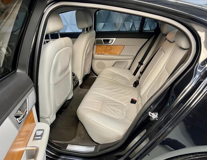 Jaguar XF 12