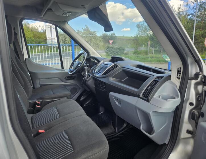 Ford Transit 8