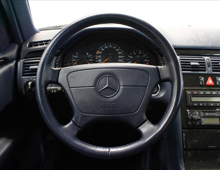 Mercedes-Benz Třídy E 17