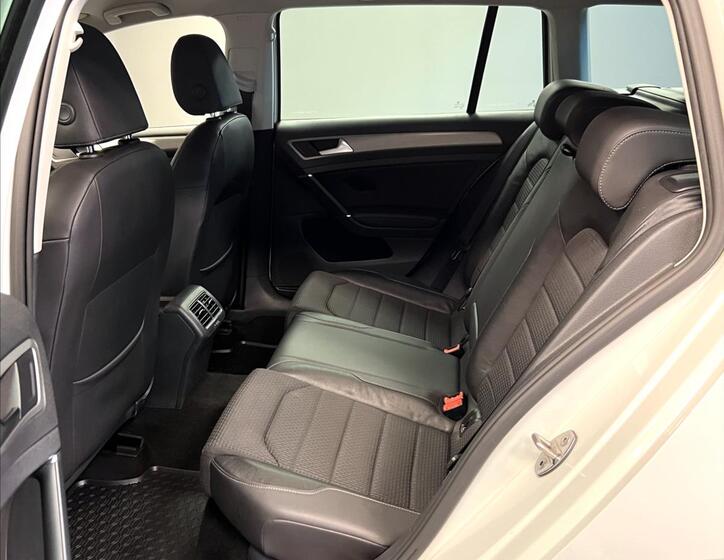 Volkswagen Golf 9