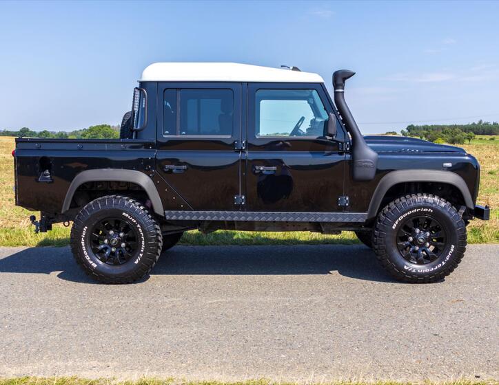 Land Rover Defender 8