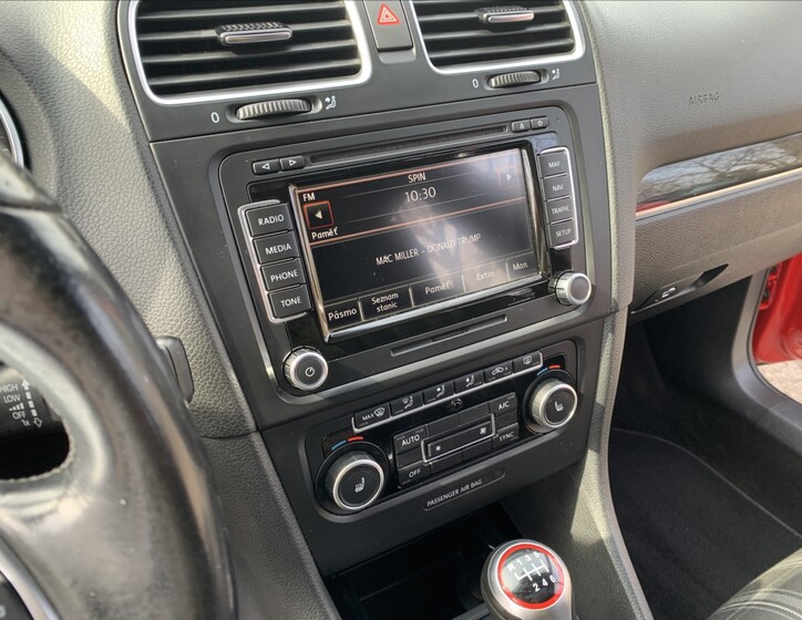 Volkswagen Golf 11