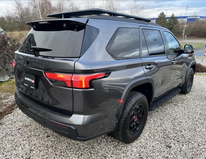Toyota Sequoia 8