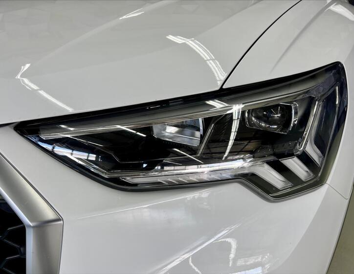 Audi Q3 8