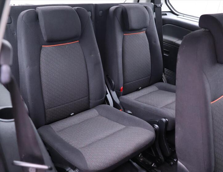 Ford Galaxy 14