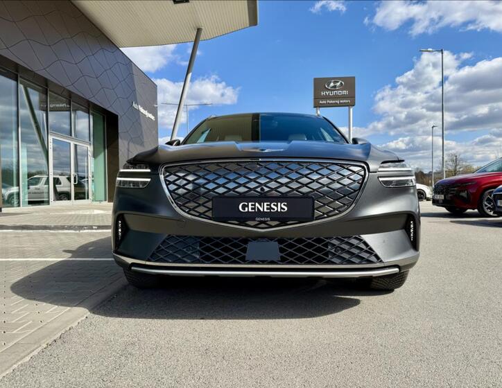 Hyundai Genesis 5