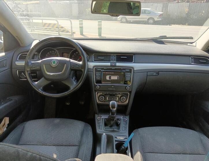 Škoda Superb 16