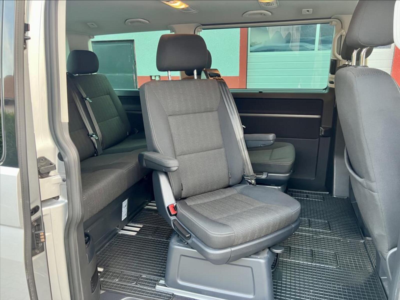 Volkswagen Multivan 16