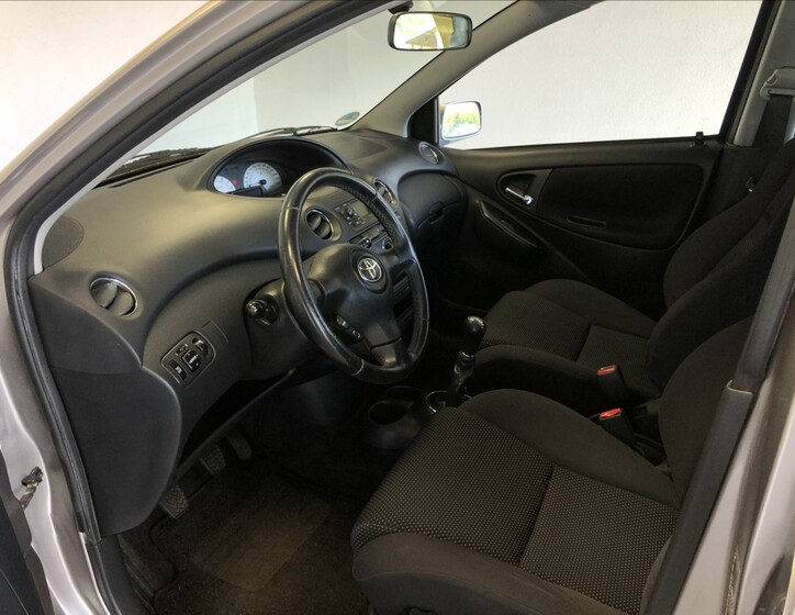 Toyota Yaris 9