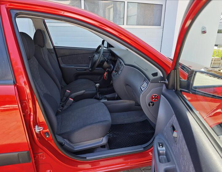 KIA Rio 14