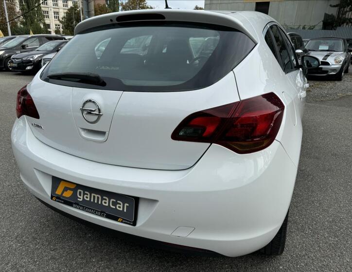 Opel Astra 8