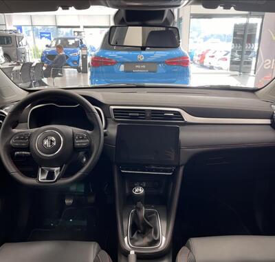 MG ZS 8
