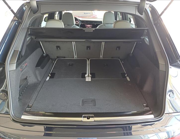 Audi Q7 11