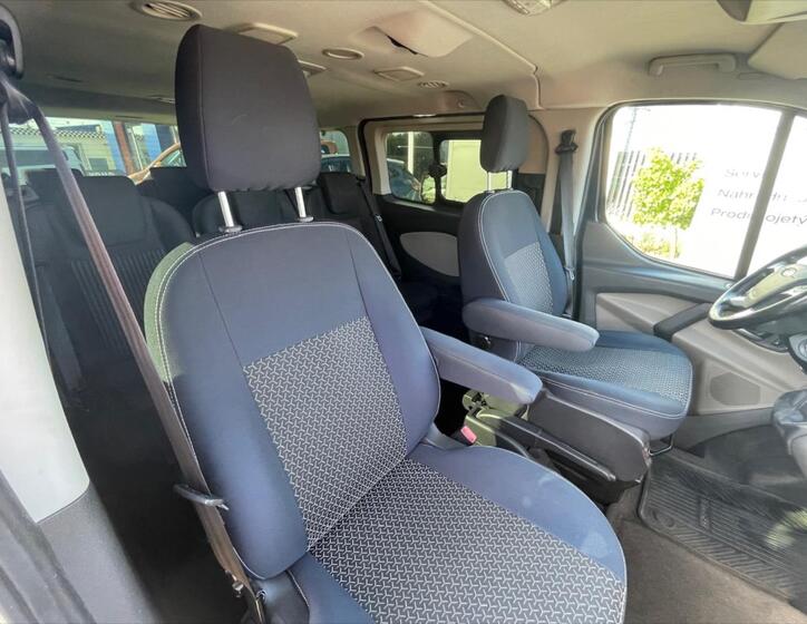 Ford Tourneo Custom 8