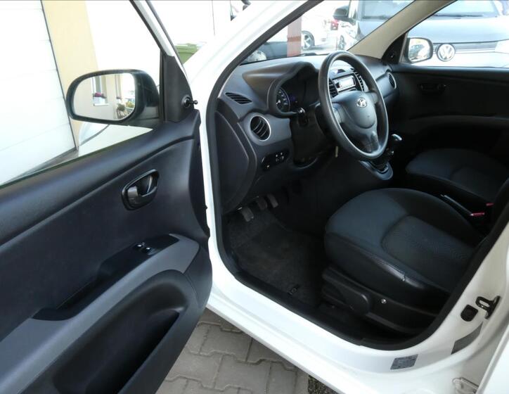 Hyundai i10 13