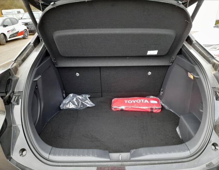 Toyota C-HR 6
