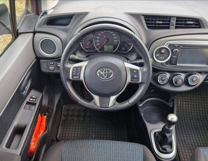 Toyota Yaris 25