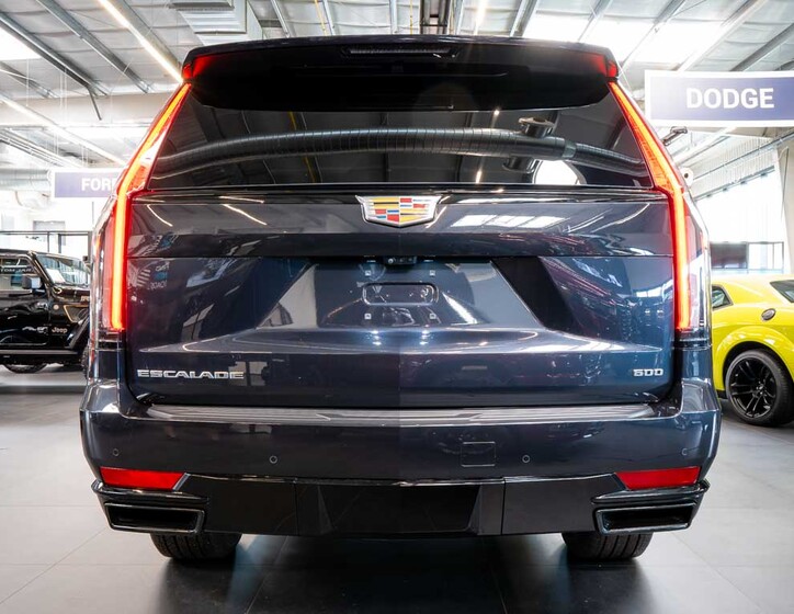 Cadillac Escalade 4