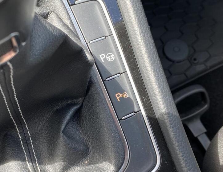 Volkswagen Golf 23