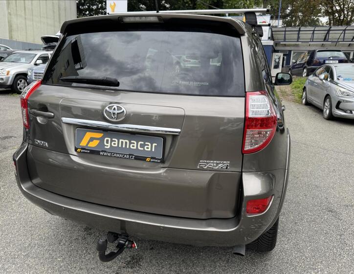 Toyota RAV4 10
