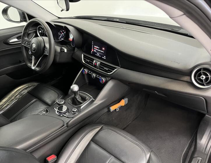 Alfa Romeo Giulia 21