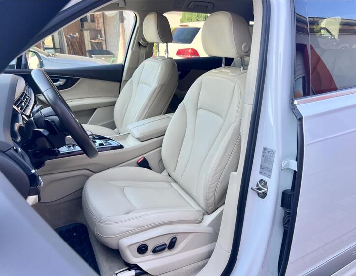 Audi Q7 10