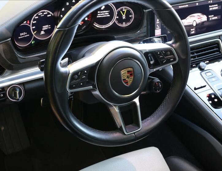 Porsche Panamera 75