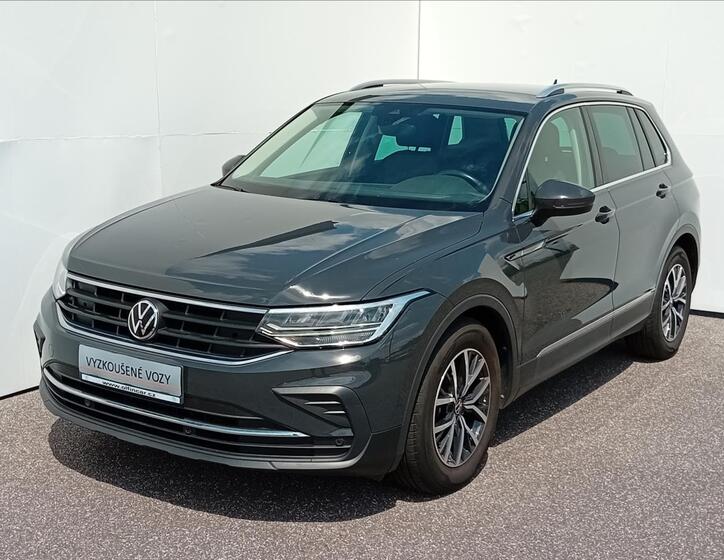 Volkswagen Tiguan 1
